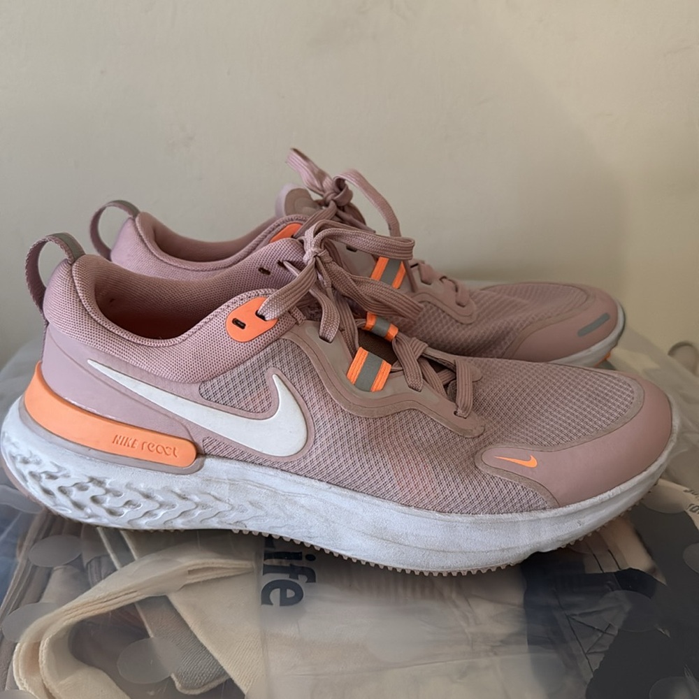 Nike React Miller sneakers in great conditions